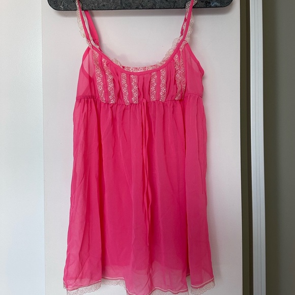 Victoria Secret’s Sheer Babydoll/Flowy Top with Trim - XS Salmon - Picture 1 of 3